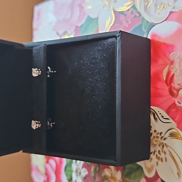 NWT Zales 1/2 CT Diamond Solitaire Stud Earrings 10K White Gold - Picture 7 of 7